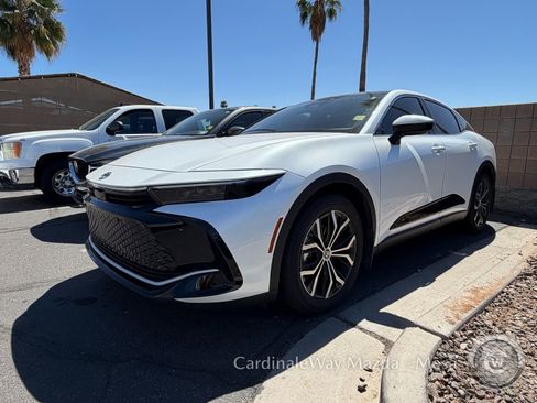 Used 2023 Toyota Crown Limited image 5