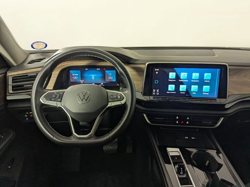 Used 2024 Volkswagen Atlas SE image 6