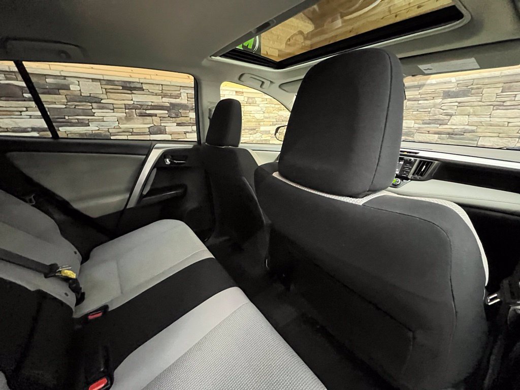 Used 2017 Toyota RAV4 XLE AWD/4WD image 32