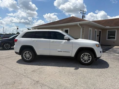 Used 2018 Jeep Grand Cherokee Laredo RWD image 4