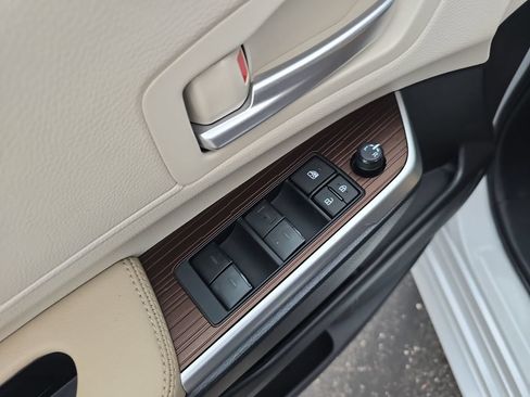 Certified 2024 Toyota Sienna XLE FWD image 31