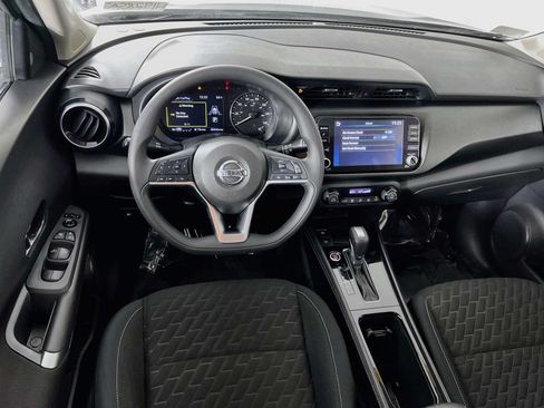 Used 2021 Nissan Kicks SV FWD image 22