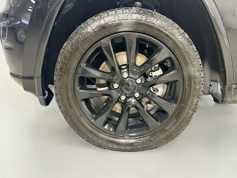 Used 2021 Jeep Grand Cherokee Laredo X AWD/4WD image 36