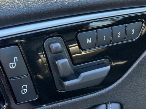 Used 2018 INFINITI QX30 Premium image 13