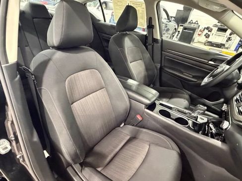 Used 2024 Nissan Altima 2.5 SV FWD image 30
