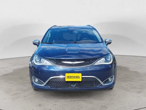 Used 2017 Chrysler Pacifica Limited w/ UConnect Theater Package FWD image 2