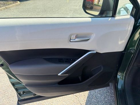 Used 2022 Toyota Corolla Cross XLE AWD/4WD image 15
