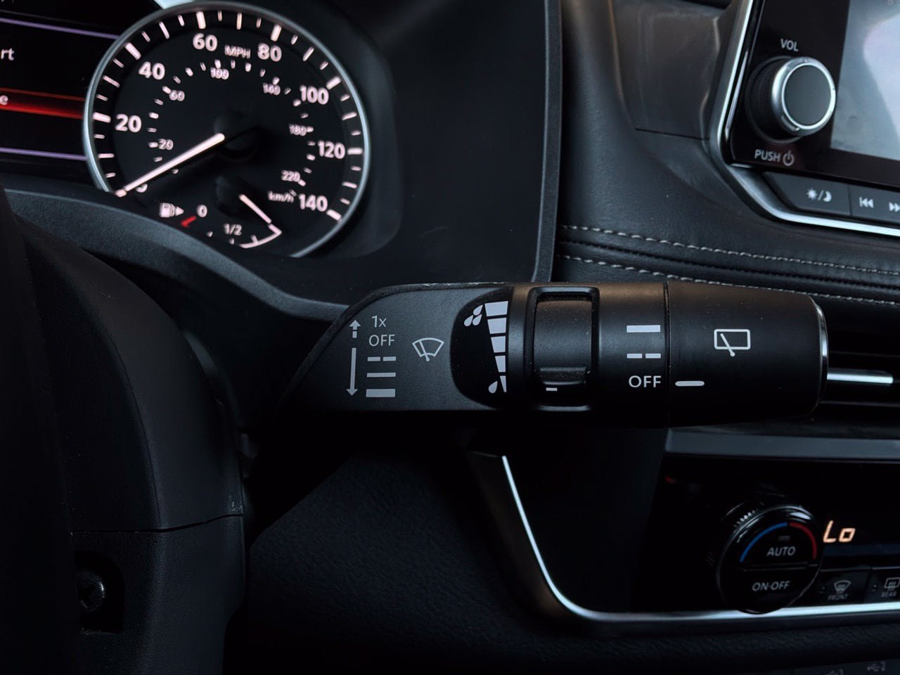 Used 2025 Nissan Rogue SV FWD image 39