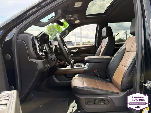 Used 2024 Chevrolet Silverado 1500 High Country w/ Technology Package AWD/4WD image 9