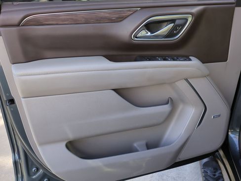 Used 2021 Chevrolet Suburban Z71 w/ Z71 Off-Road Package image 10