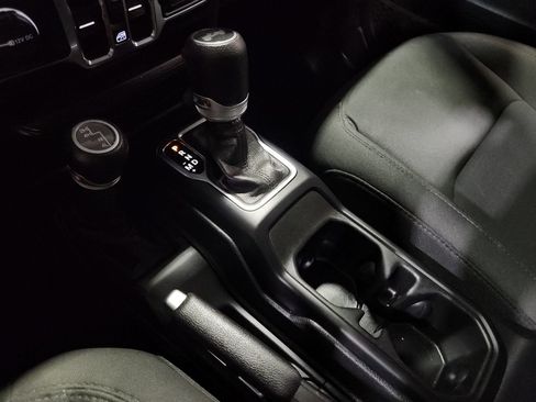 Used 2021 Jeep Wrangler Unlimited Sport AWD/4WD image 38