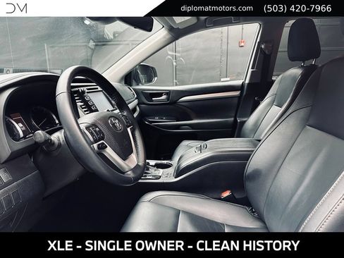 Used 2018 Toyota Highlander XLE AWD/4WD image 18