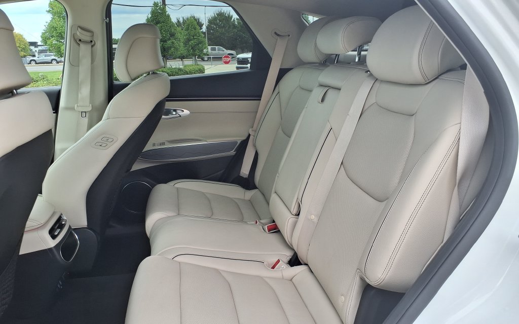 Used 2024 Genesis GV70 2.5T w/ Advanced Package AWD/4WD image 14