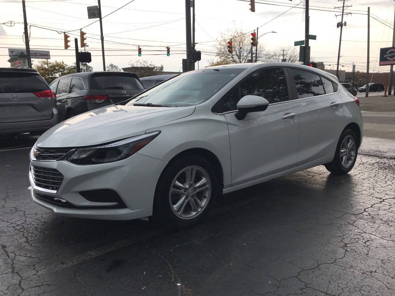 Used 2018 Chevrolet Cruze LT w/ Convenience Package FWD image 4