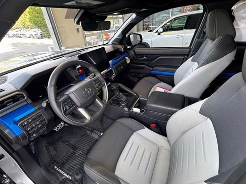 Used 2024 Toyota Tacoma TRD Sport w/ TRD Sport Upgrade Package image 18