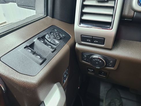 Used 2018 Ford F150 King Ranch w/ Equipment Group 601A Luxury AWD/4WD image 30