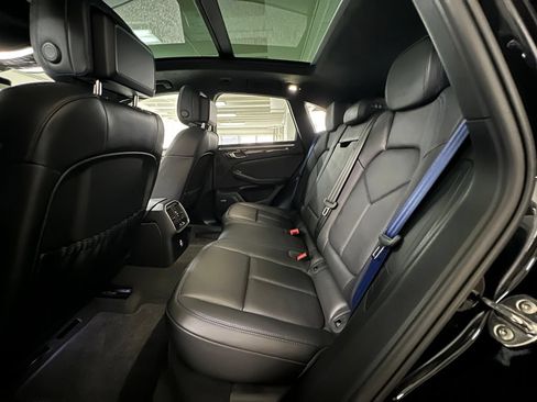 Used 2022 Porsche Macan S AWD/4WD image 17