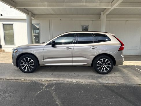 Used 2024 Volvo XC60 B5 Plus AWD/4WD image 8