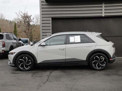 Used 2024 Hyundai Ioniq 5 SE image 7