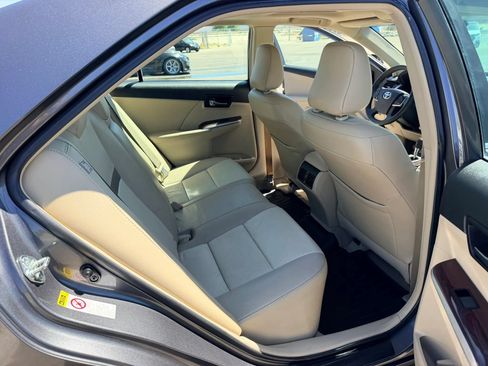Used 2012 Toyota Camry XLE w/ Leather Pkg FWD image 17