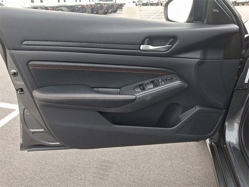 Used 2022 Nissan Altima 2.5 SR image 12