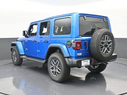Used 2025 Jeep Wrangler Sahara AWD/4WD image 4