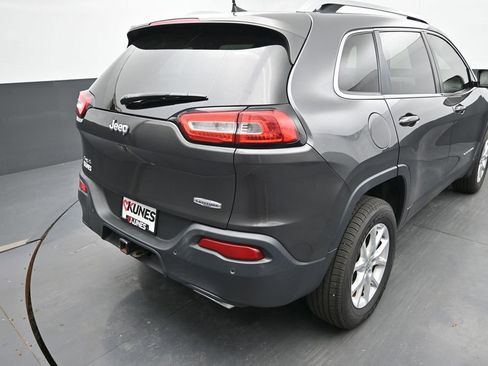 Used 2016 Jeep Cherokee Latitude w/ Comfort/Convenience Group AWD/4WD image 15