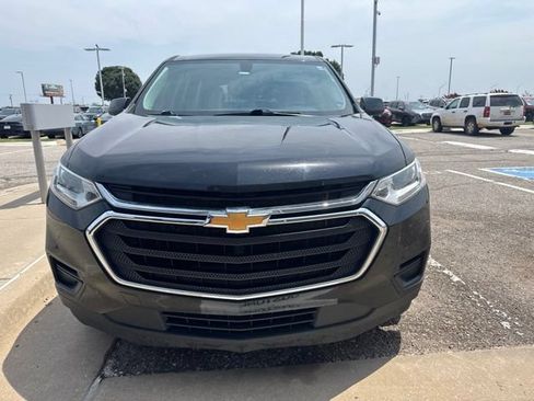 Used 2021 Chevrolet Traverse LS FWD image 2