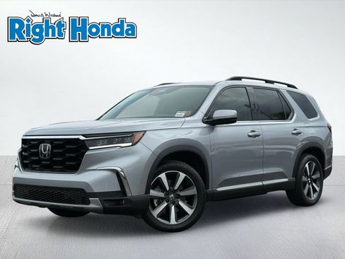 Certified 2025 Honda Pilot Touring image 2