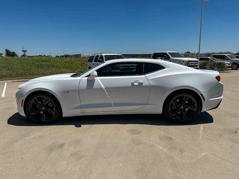 Used 2022 Chevrolet Camaro LT w/ Technology Package RWD image 6