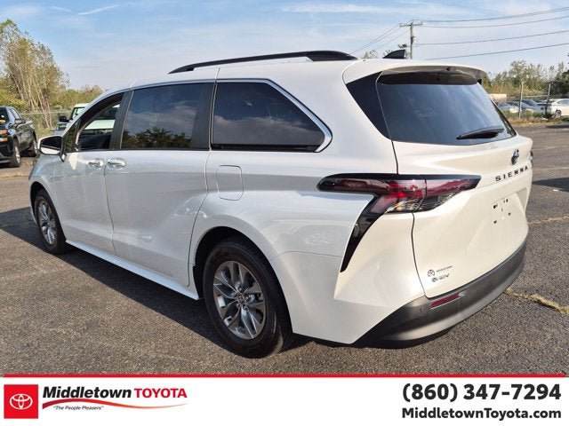 Used 2026 Toyota Sienna XLE FWD image 5