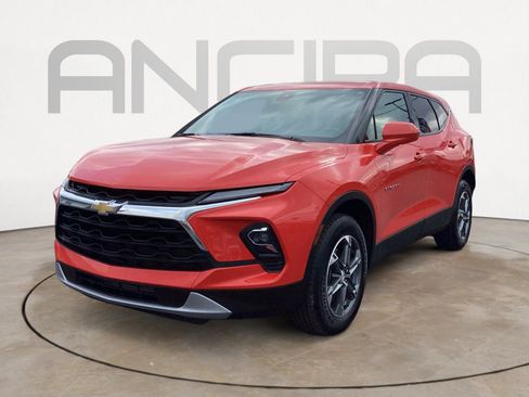 Used 2025 Chevrolet Blazer LT FWD image 9