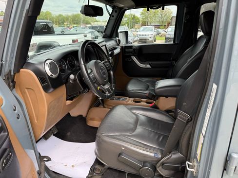 Used 2014 Jeep Wrangler Unlimited Sahara w/ Max Tow Package AWD/4WD image 25