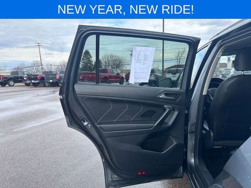 Used 2024 Volkswagen Tiguan SE image 18