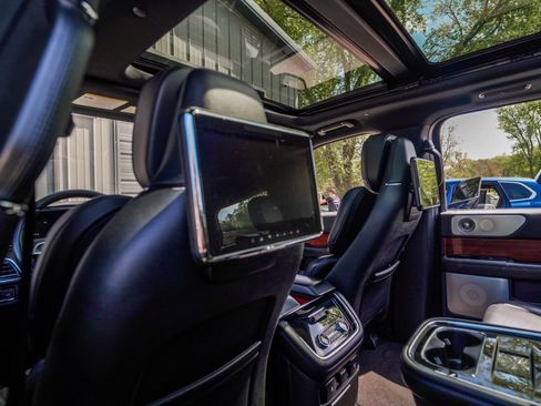 Used 2019 Lincoln Navigator Reserve AWD/4WD image 28