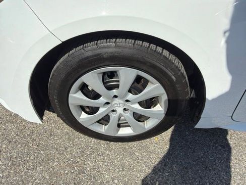Used 2023 Toyota Corolla LE FWD image 9