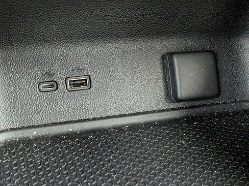 Used 2024 Chevrolet Traverse LS FWD image 20