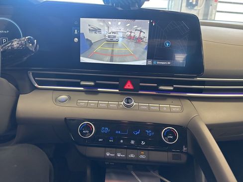 Used 2024 Hyundai Elantra SEL FWD image 5