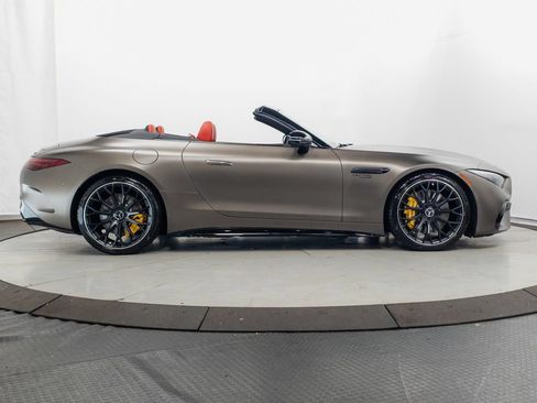 Used 2022 Mercedes-Benz SL 55 AMG 4MATIC w/ Driver Assistance Package image 37