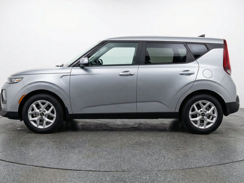 Used 2025 Kia Soul LX w/ LX Technology Package FWD image 5