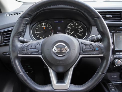 Used 2021 Nissan Rogue Sport SV w/ Technology Package FWD image 17