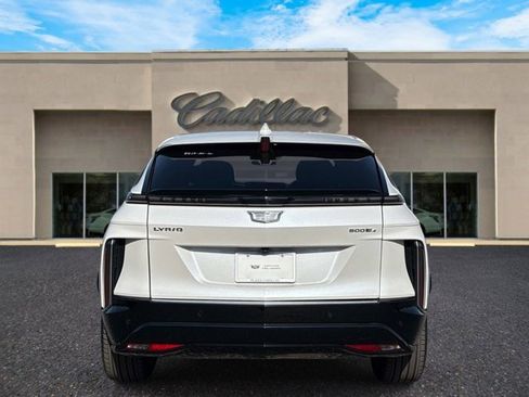 Certified 2024 Cadillac Lyriq Luxury AWD/4WD image 4