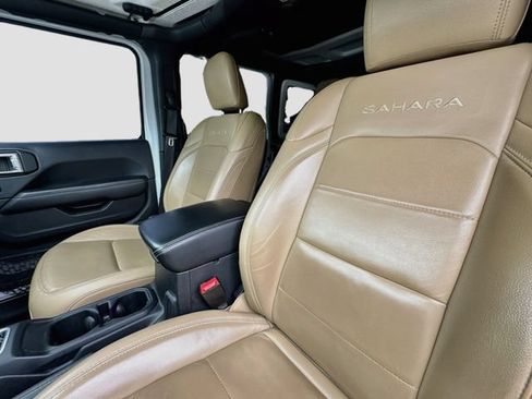 Used 2018 Jeep Wrangler Unlimited Sahara w/ Cold Weather Group AWD/4WD image 22