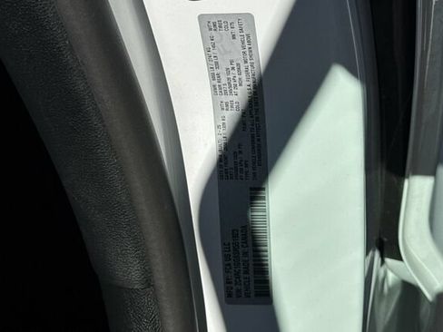 Certified 2025 Chrysler Pacifica Limited FWD image 27