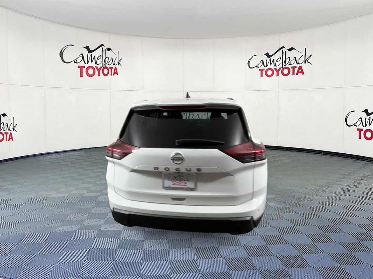 Used 2024 Nissan Rogue S FWD image 9