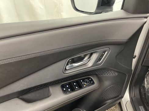 Used 2023 Nissan Ariya AWD image 18