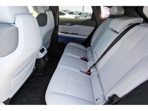 New 2026 Cadillac Optiq Luxury 1 image 7