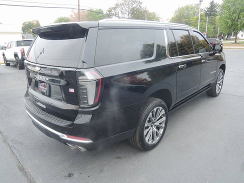 Used 2025 Chevrolet Suburban High Country image 11