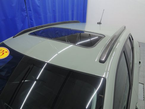 Used 2025 Chevrolet Trax ACTIV w/ Sunroof Package image 4