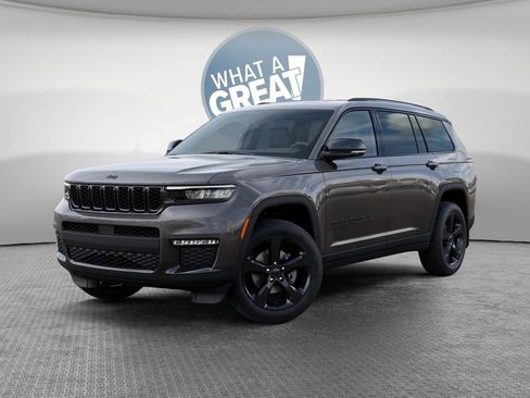 New 2025 Jeep Grand Cherokee L Limited w/ Black Appearance Package AWD/4WD image 2